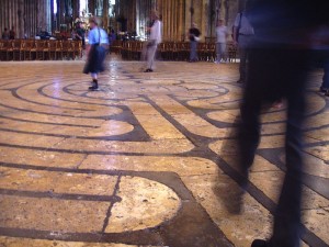 800px-Labyrinth_at_Chartres_Cathedral